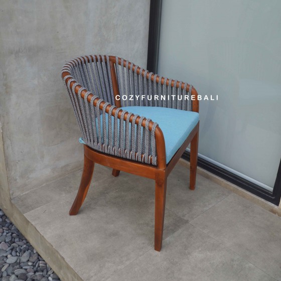 WOOD DINING CHAIR 